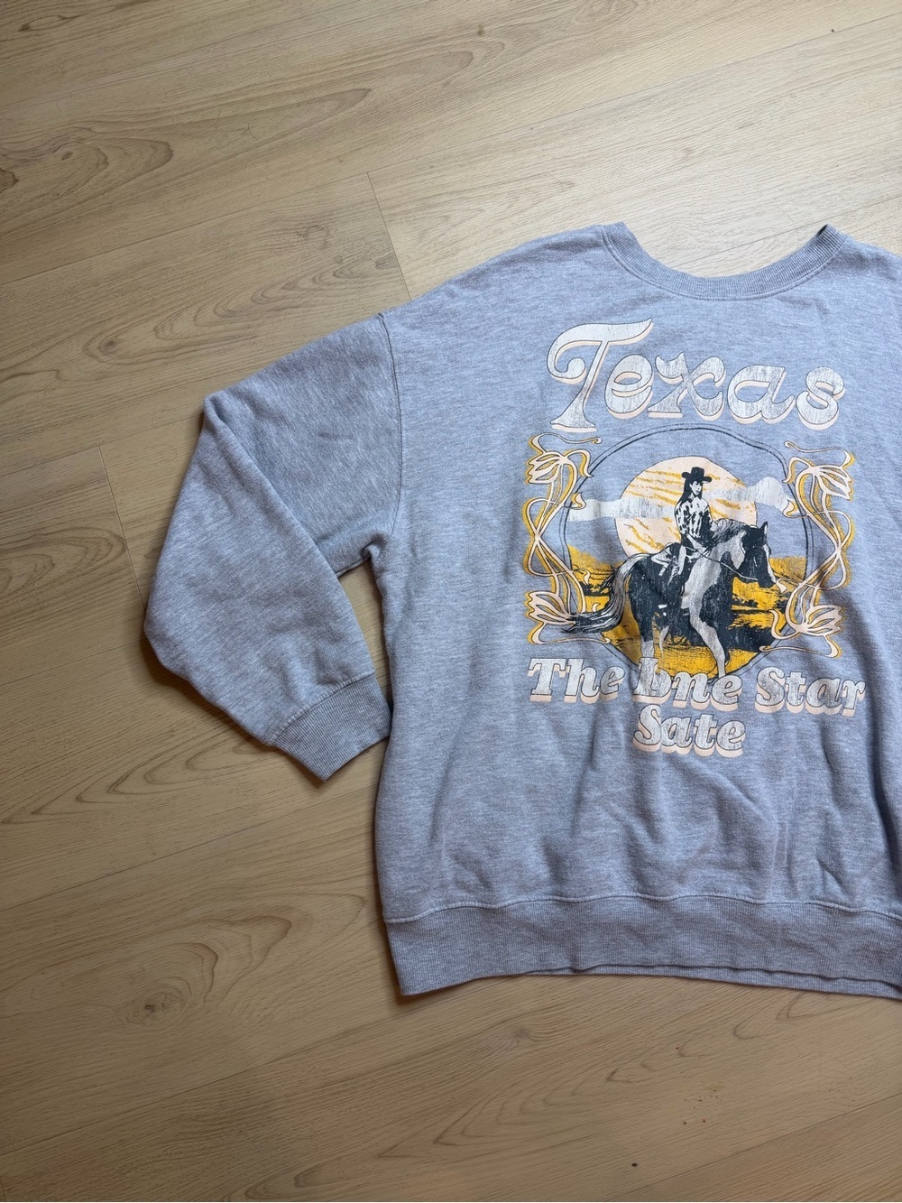 Zoe + Liv Texas Graphic Sweatshirt Top - Picture 2 of 5